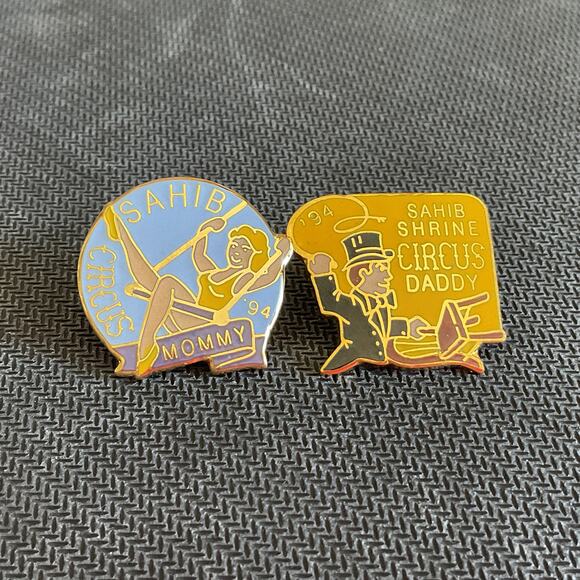 Sahib Shrine Circus Mom and Dad Pin 1994 Collectors Pins with Backs Great Cond. - Picture 1 of 6